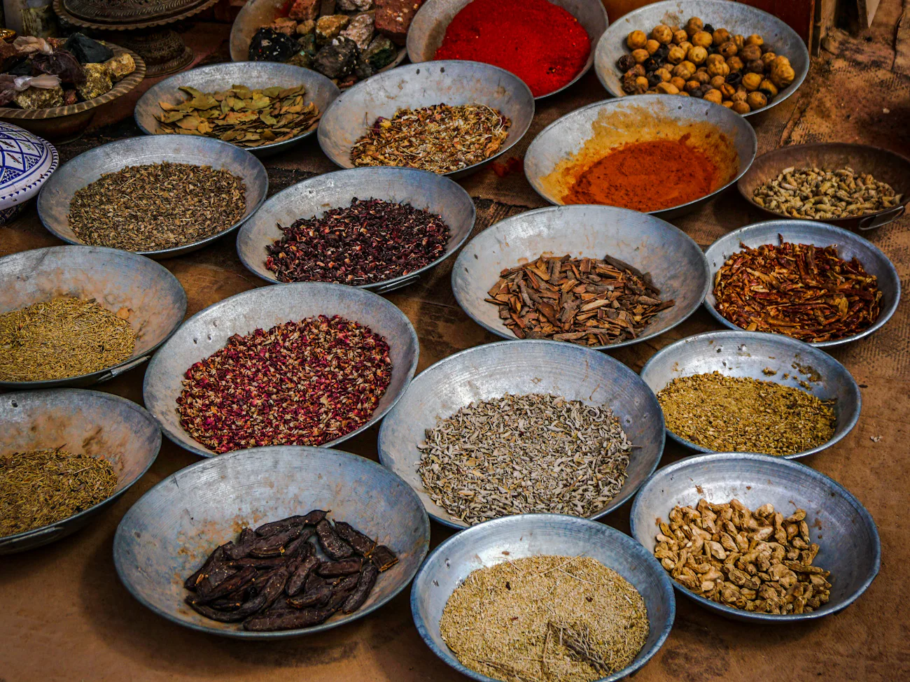 أوعية توابل في سوق